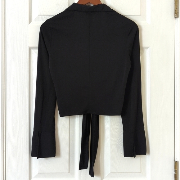 Monteau 90's Vintage Collared Plunging V-neck Tie Front Cropped Long Sleeve Top - Picture 9 of 10